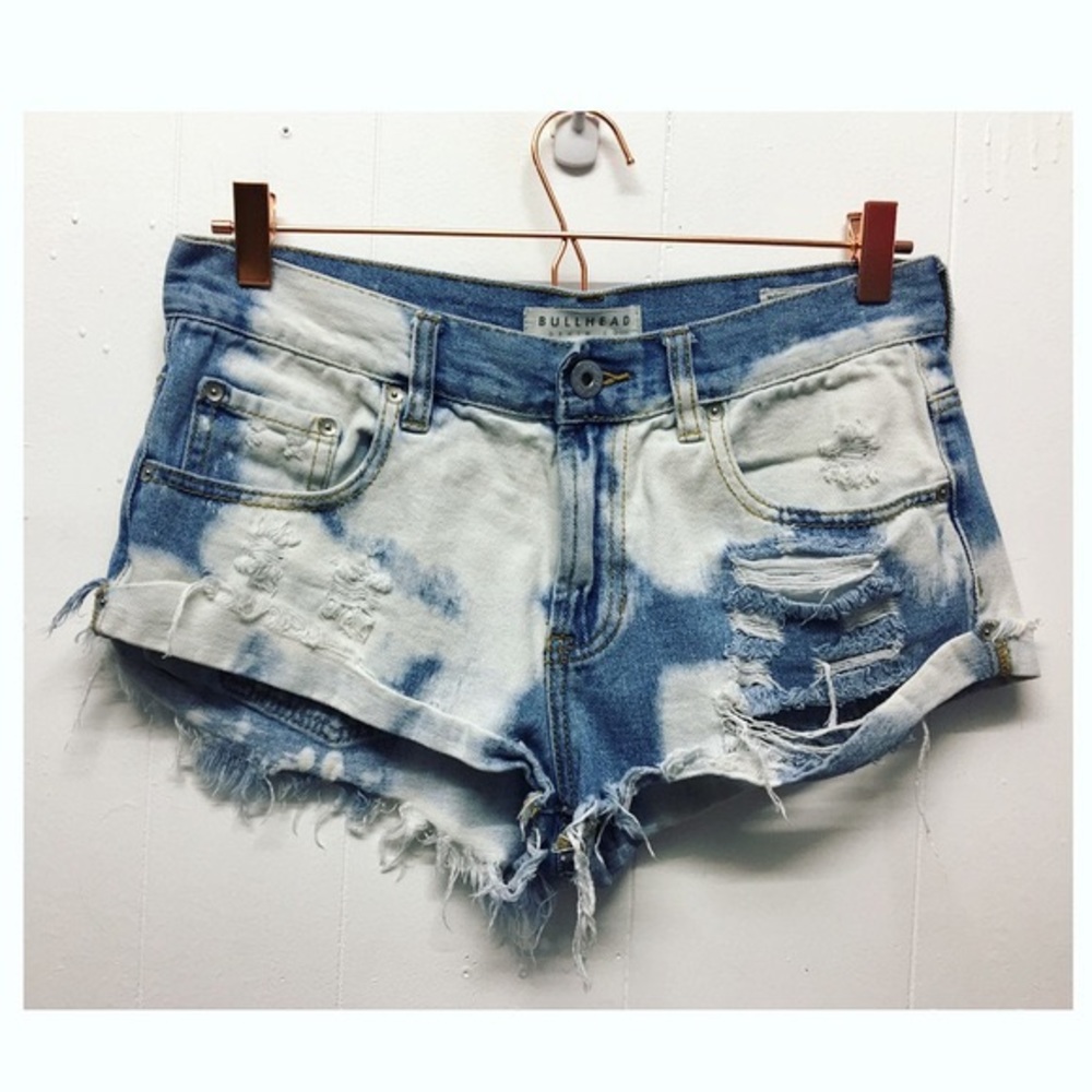 SALE Bullhead Acid Wash & Distressed Slouchy Short
